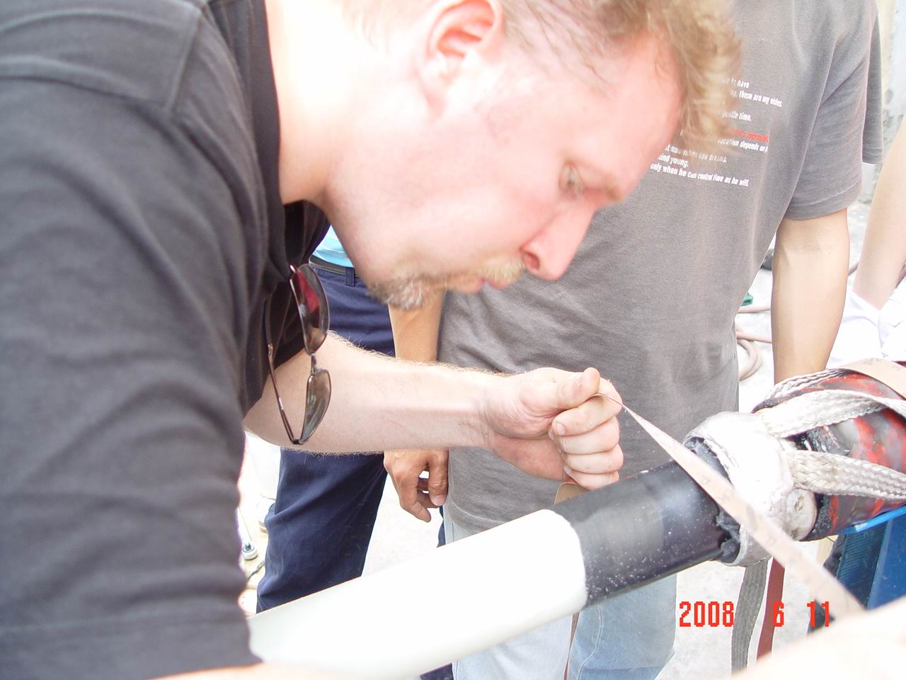 Useing sand paper to polish the semi-conductive layer